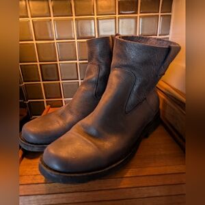 Roots Leather  Slouchy Chelsea Boots,Black